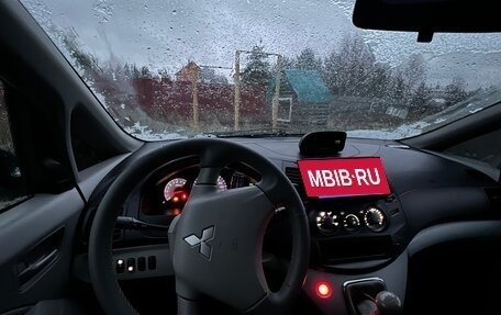 Mitsubishi Grandis, 2004 год, 690 000 рублей, 6 фотография