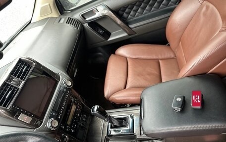 Toyota Land Cruiser Prado 150 рестайлинг 2, 2010 год, 2 100 000 рублей, 11 фотография