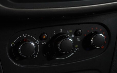 Renault Logan II, 2020 год, 679 000 рублей, 13 фотография