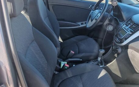 Hyundai Solaris II рестайлинг, 2013 год, 1 000 000 рублей, 4 фотография