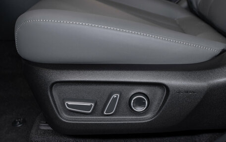 Toyota RAV4, 2025 год, 4 950 000 рублей, 23 фотография