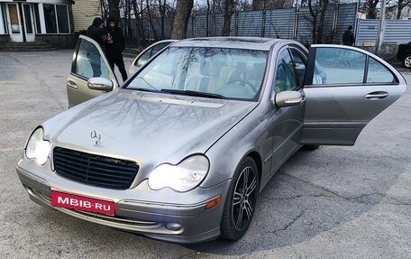 Mercedes-Benz C-Класс, 2004 год, 680 000 рублей, 1 фотография