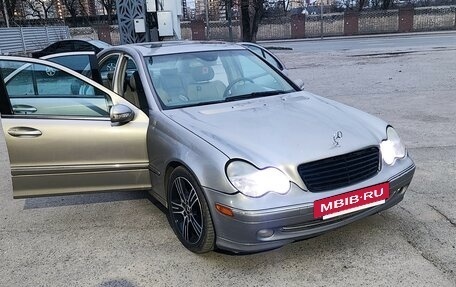 Mercedes-Benz C-Класс, 2004 год, 680 000 рублей, 2 фотография