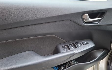 Hyundai Solaris II рестайлинг, 2019 год, 1 390 000 рублей, 8 фотография