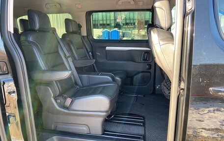 Peugeot Traveller I, 2021 год, 2 950 000 рублей, 8 фотография