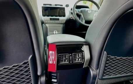 Toyota Land Cruiser Prado 150 рестайлинг 2, 2018 год, 4 800 000 рублей, 10 фотография