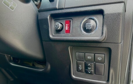 Toyota Land Cruiser Prado 150 рестайлинг 2, 2018 год, 4 800 000 рублей, 18 фотография