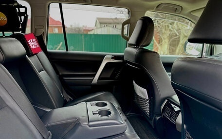 Toyota Land Cruiser Prado 150 рестайлинг 2, 2018 год, 4 800 000 рублей, 26 фотография