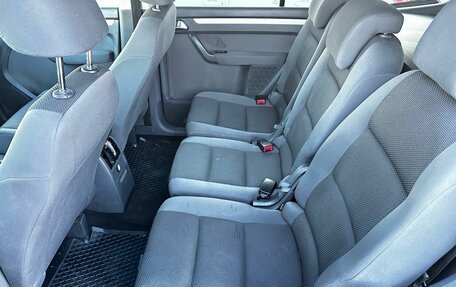 Volkswagen Touran III, 2011 год, 1 080 000 рублей, 21 фотография