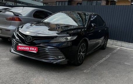 Toyota Camry, 2019 год, 2 650 000 рублей, 2 фотография
