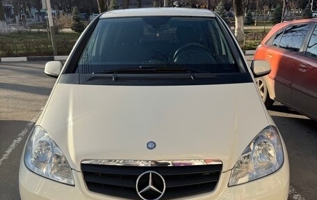 Mercedes-Benz A-Класс, 2011 год, 735 000 рублей, 2 фотография