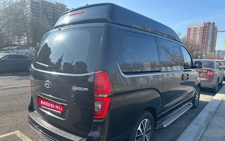 Hyundai Grand Starex Grand Starex I рестайлинг 2, 2018 год, 2 950 000 рублей, 3 фотография