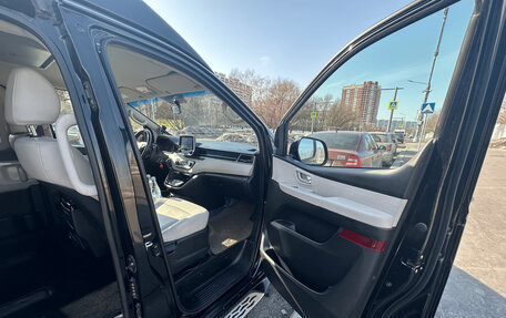 Hyundai Grand Starex Grand Starex I рестайлинг 2, 2018 год, 2 950 000 рублей, 14 фотография