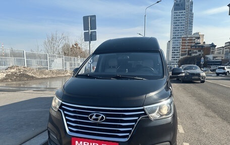 Hyundai Grand Starex Grand Starex I рестайлинг 2, 2018 год, 2 950 000 рублей, 24 фотография