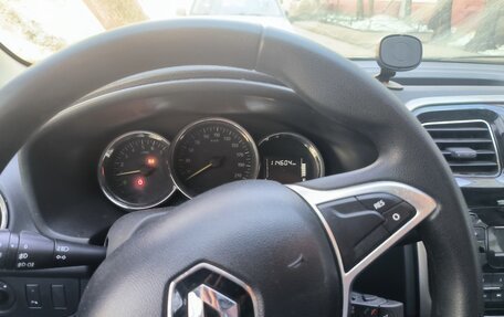 Renault Logan II, 2018 год, 800 000 рублей, 5 фотография