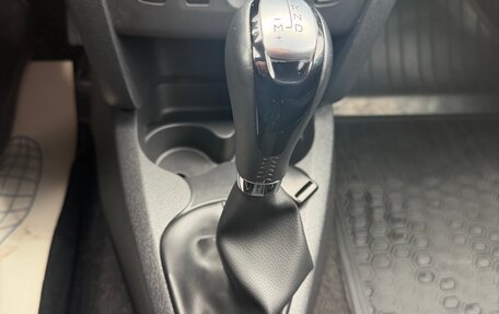 Renault Logan II, 2018 год, 1 390 000 рублей, 12 фотография