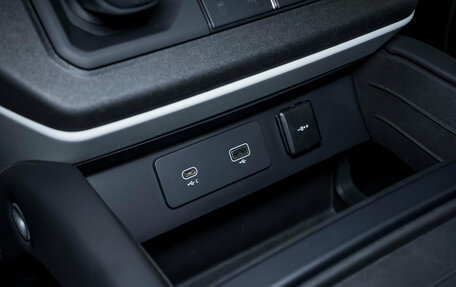 Land Rover Defender II, 2022 год, 9 700 000 рублей, 26 фотография