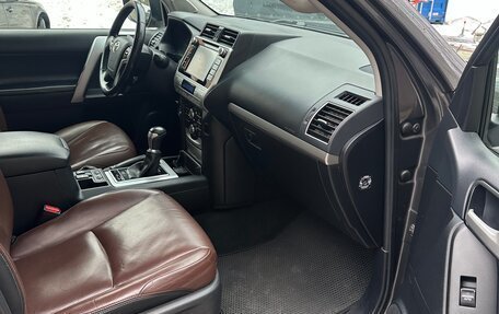 Toyota Land Cruiser Prado 150 рестайлинг 2, 2019 год, 4 950 000 рублей, 6 фотография