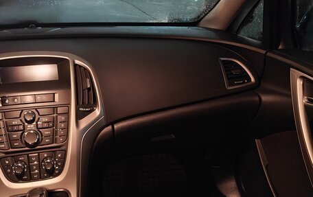 Opel Astra J, 2010 год, 530 000 рублей, 11 фотография