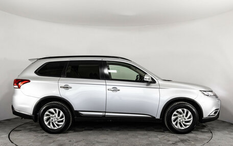 Mitsubishi Outlander III рестайлинг 3, 2021 год, 2 849 000 рублей, 4 фотография