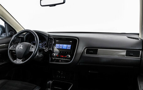 Mitsubishi Outlander III рестайлинг 3, 2021 год, 2 849 000 рублей, 9 фотография