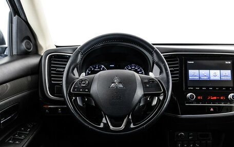 Mitsubishi Outlander III рестайлинг 3, 2021 год, 2 849 000 рублей, 12 фотография