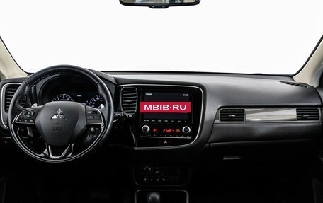 Mitsubishi Outlander III рестайлинг 3, 2021 год, 2 849 000 рублей, 10 фотография