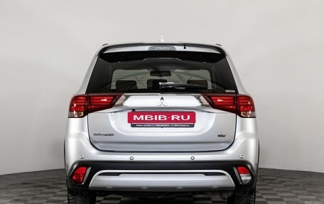 Mitsubishi Outlander III рестайлинг 3, 2021 год, 2 849 000 рублей, 6 фотография