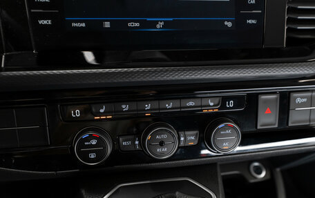 Volkswagen Multivan T6 рестайлинг, 2022 год, 7 350 000 рублей, 27 фотография