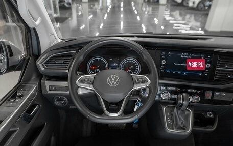 Volkswagen Multivan T6 рестайлинг, 2022 год, 7 350 000 рублей, 10 фотография