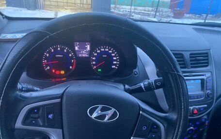 Hyundai Solaris II рестайлинг, 2015 год, 420 000 рублей, 3 фотография