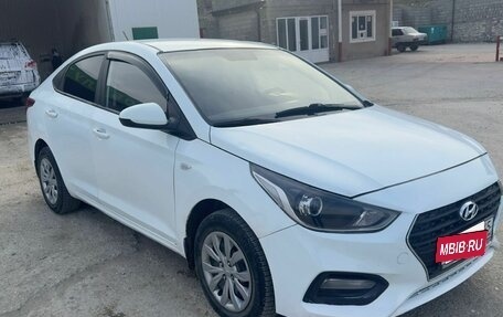 Hyundai Solaris II рестайлинг, 2018 год, 625 000 рублей, 2 фотография