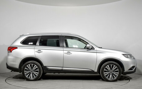 Mitsubishi Outlander III рестайлинг 3, 2019 год, 2 286 790 рублей, 4 фотография