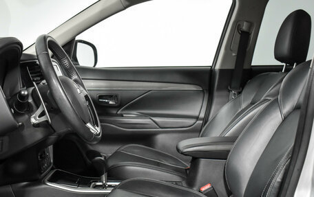 Mitsubishi Outlander III рестайлинг 3, 2019 год, 2 286 790 рублей, 11 фотография