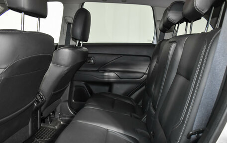 Mitsubishi Outlander III рестайлинг 3, 2019 год, 2 286 790 рублей, 13 фотография