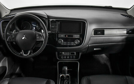 Mitsubishi Outlander III рестайлинг 3, 2019 год, 2 286 790 рублей, 16 фотография