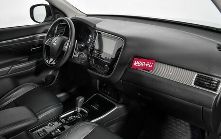 Mitsubishi Outlander III рестайлинг 3, 2019 год, 2 286 790 рублей, 14 фотография