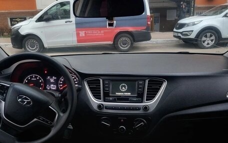 Hyundai Solaris II рестайлинг, 2021 год, 1 650 000 рублей, 10 фотография