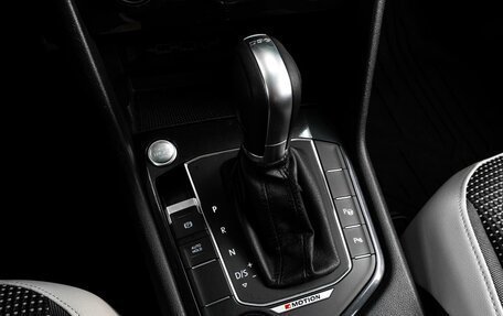 Volkswagen Tiguan II, 2018 год, 2 299 000 рублей, 17 фотография