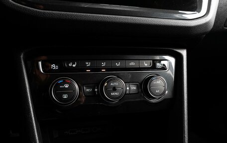 Volkswagen Tiguan II, 2018 год, 2 299 000 рублей, 16 фотография