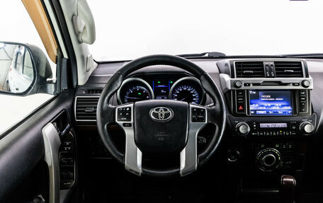 Toyota Land Cruiser Prado 150 рестайлинг 2, 2016 год, 2 999 000 рублей, 12 фотография