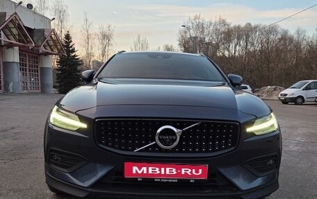 Volvo V60 Cross Country II, 2020 год, 4 500 000 рублей, 1 фотография