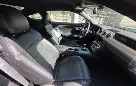Ford Mustang VI рестайлинг, 2020 год, 4 500 000 рублей, 5 фотография