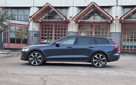 Volvo V60 Cross Country II, 2020 год, 4 500 000 рублей, 4 фотография
