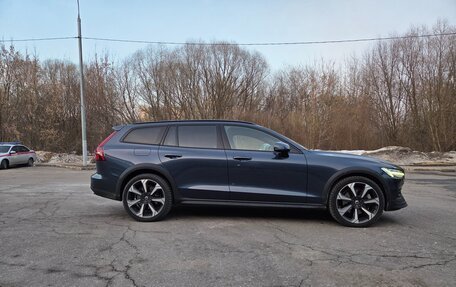 Volvo V60 Cross Country II, 2020 год, 4 500 000 рублей, 5 фотография