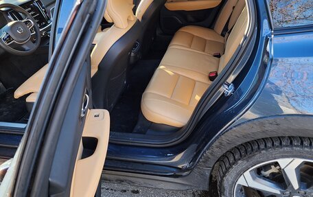 Volvo V60 Cross Country II, 2020 год, 4 500 000 рублей, 8 фотография