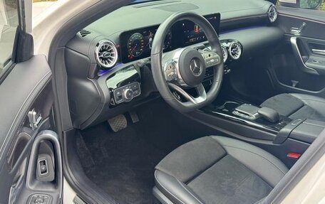 Mercedes-Benz A-Класс, 2021 год, 2 200 000 рублей, 10 фотография