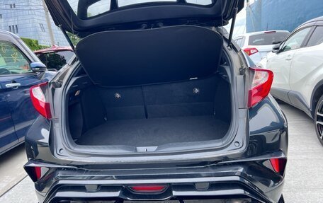 Toyota C-HR I рестайлинг, 2020 год, 2 000 000 рублей, 10 фотография