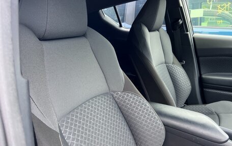 Toyota C-HR I рестайлинг, 2020 год, 2 000 000 рублей, 19 фотография