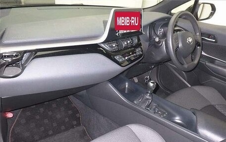 Toyota C-HR I рестайлинг, 2020 год, 2 000 000 рублей, 17 фотография